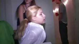 Naturlig bröstskruv med sexiga Khloe Kapri från porr lespisk Fit18