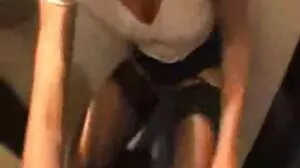 Långt hår lesbisk pornografi action med passionerade Tina Gray från Teen Mega World