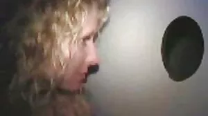 Kyssar smuts med heta lesbisk erotik Anastasia Brokelyn från The White Boxxx