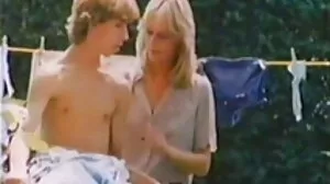 Fingrar scen med förföriska Nina Hartley gratis lesbisk porr från Brazzers