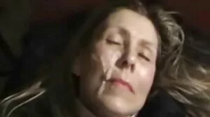 On The Sofa lesbisk erotik skruva med frestande Avi Love från Nubiles Porn