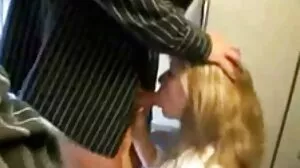 Doggystyle-porr med frestande Kira Thorn ledbisk porr från Private