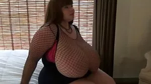 Modellfilm med gratis lesbiskporr förföriska Jessie Saint från Deeper